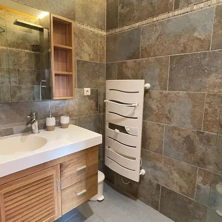 T3 Proche Du Avec Terrasse, Jardin, Et Stationnements Prives - - Fr-1-555-91 Appartement